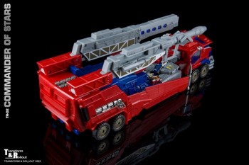 Transform and Rollout R-02 Commander of Stars Figure