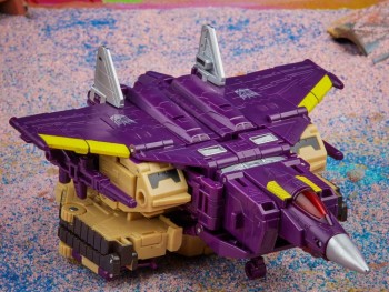 Transformers Legacy Evolution Leader Blitzwing