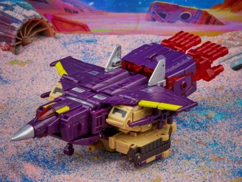 Transformers Legacy Evolution Leader Blitzwing