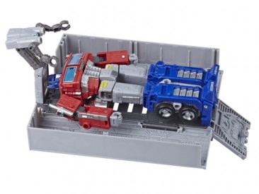 War for Cybertron Earthrise Leader Optimus Prime With Trailer