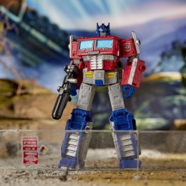 War for Cybertron Earthrise Leader Optimus Prime With Trailer