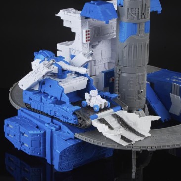 Transformers Legacy Evolution Generations Select Titan Class Guardian Robot & Lunar-Tread