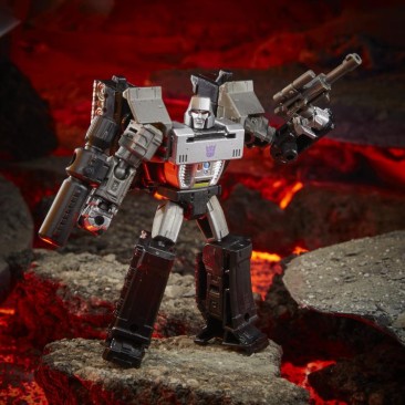 War for Cybertron Kingdom Core Megatron