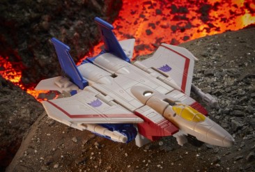 War for Cybertron Kingdom Core Starscream