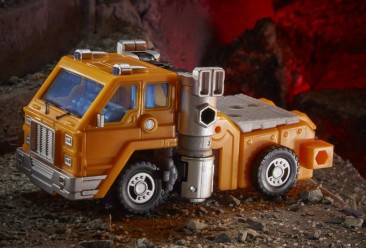 War for Cybertron Kingdom Deluxe Huffer