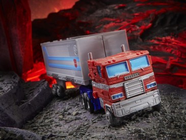 War for Cybertron Kingdom Leader Optimus Prime