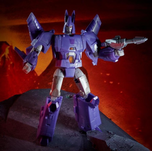 War for Cybertron Kingdom Cyclonus