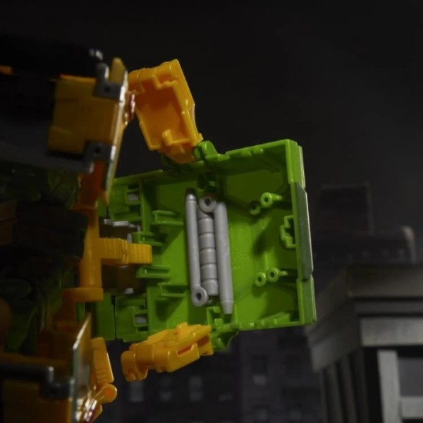 Transformers Collaborative Teenage Mutant Ninja Turtles x Transformers Party Wallop Figure