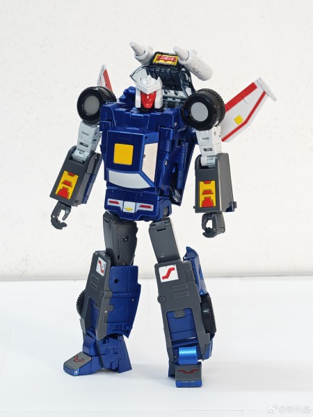 Star Toys ST-02 Tracker