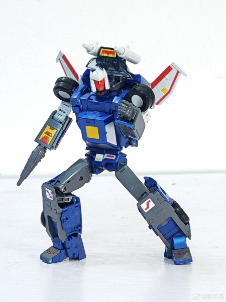 Star Toys ST-02 Tracker