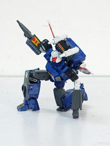 Star Toys ST-02 Tracker