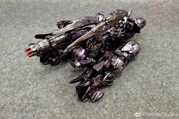 ZS-01 Oversized Zeus Toys